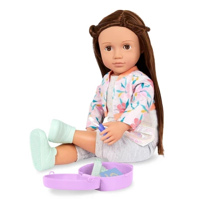 Our Generation Reese 18" Posable Travel Doll & Storybook - Image 3