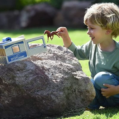 Breyer Farms Wooden Carry Stable Playset W/ 6 Horses - Image 3